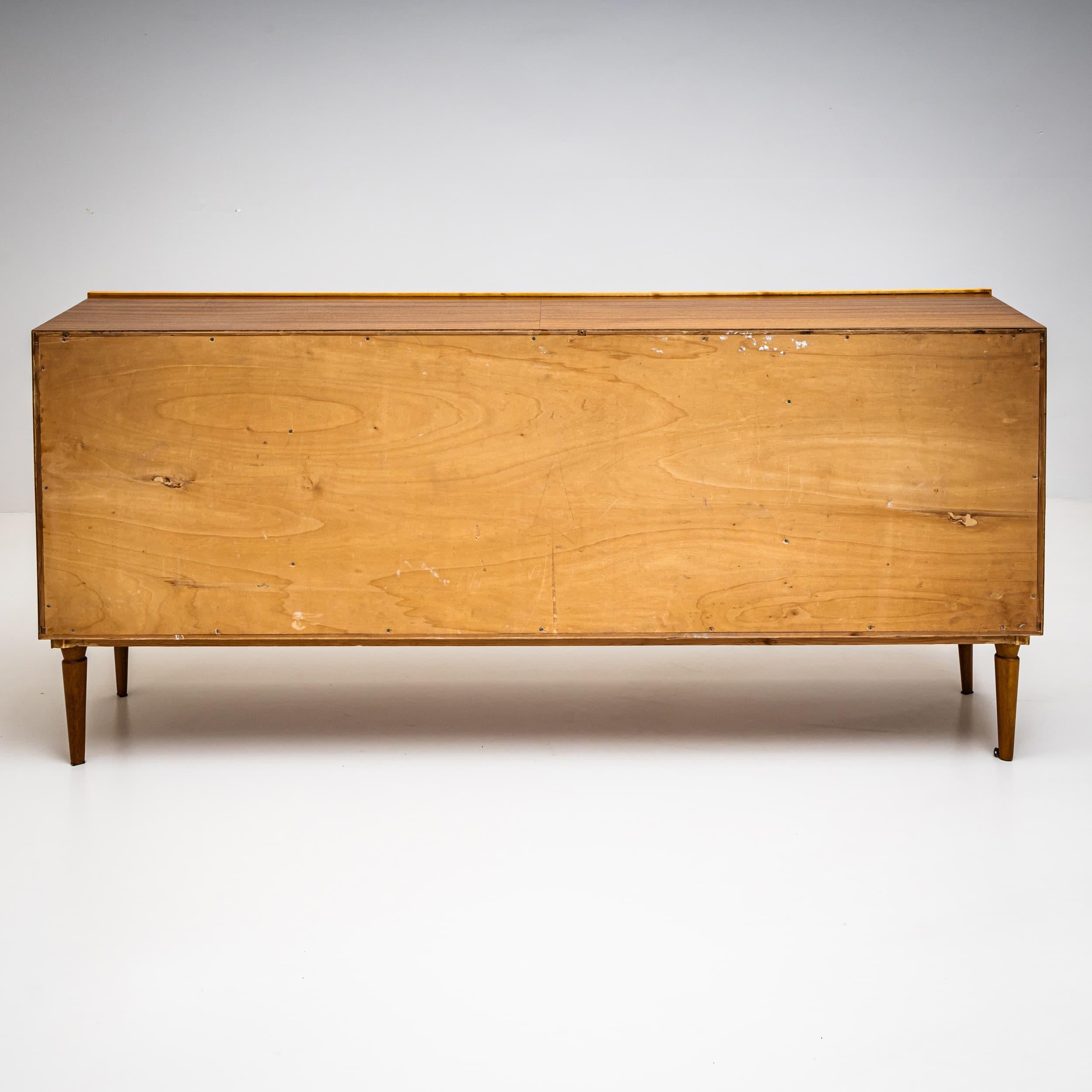 Mitte des 20. Jahrhunderts  Paar Sideboards, italienische Herstellung im Angebot 5