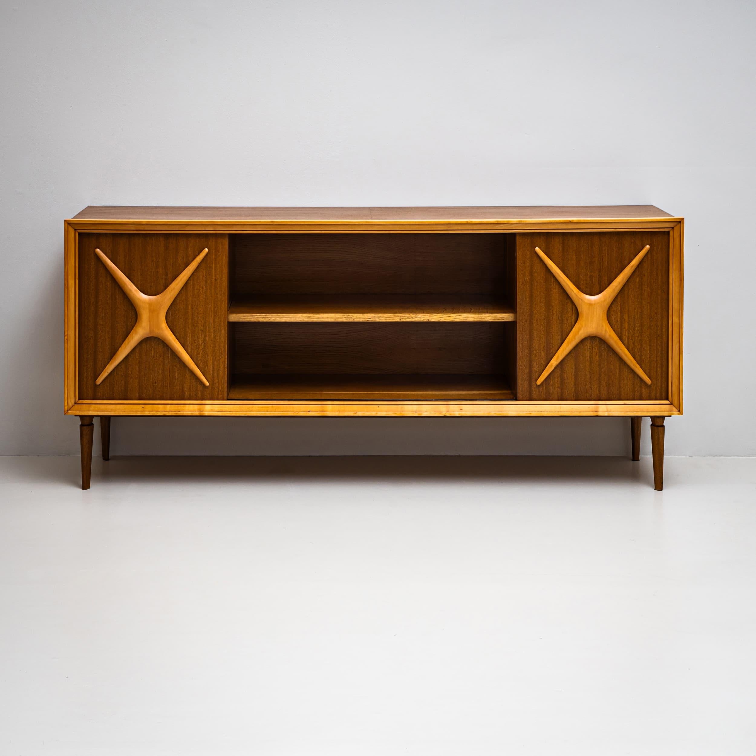 Mitte des 20. Jahrhunderts  Paar Sideboards, italienische Herstellung im Angebot 1