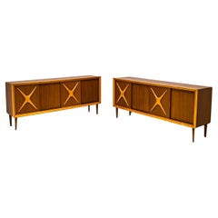Mitte des 20. Jahrhunderts  Paar Sideboards, italienische Herstellung