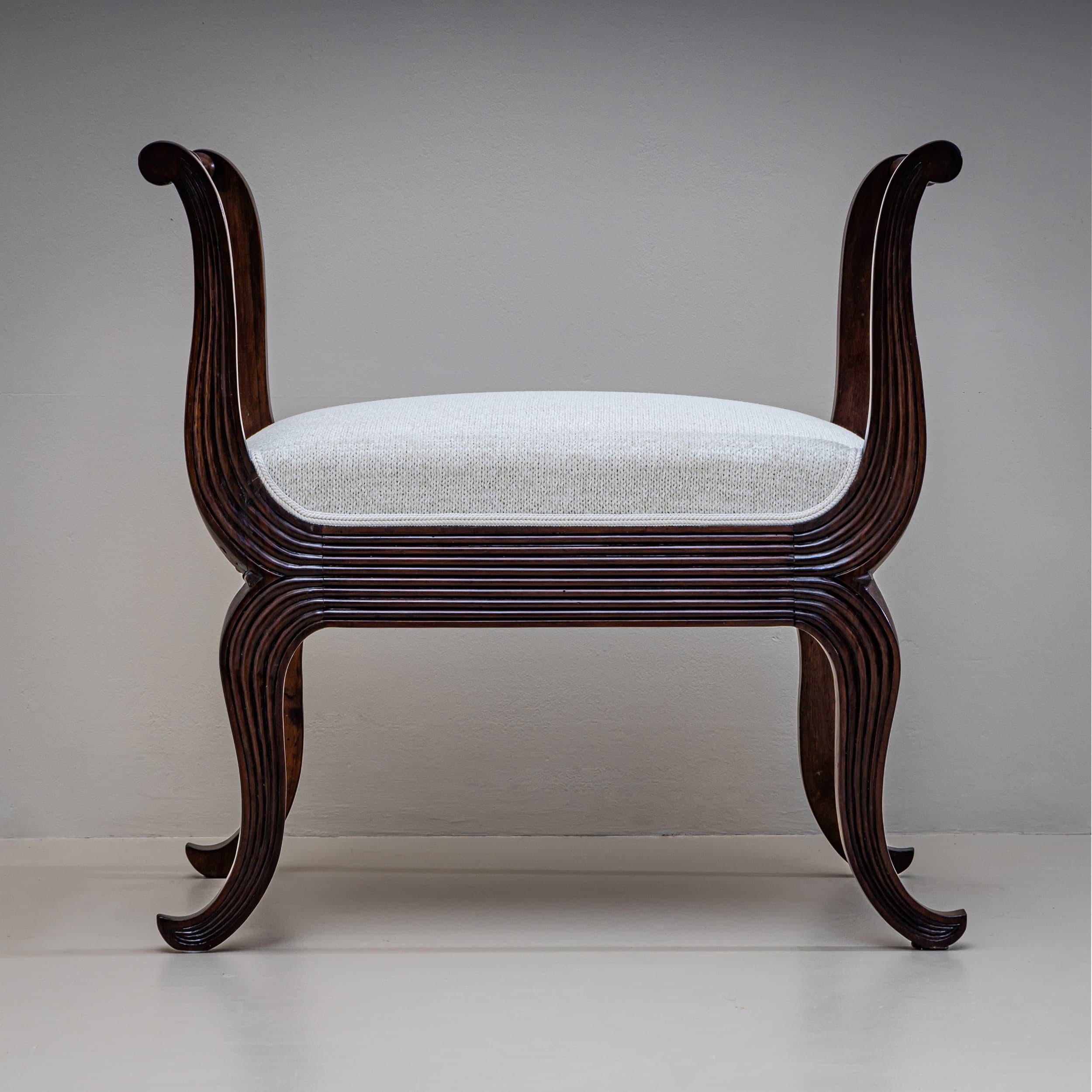 Mid-20th Century Pair of Walnut Tabourets, Italy In Good Condition For Sale In New York, NY