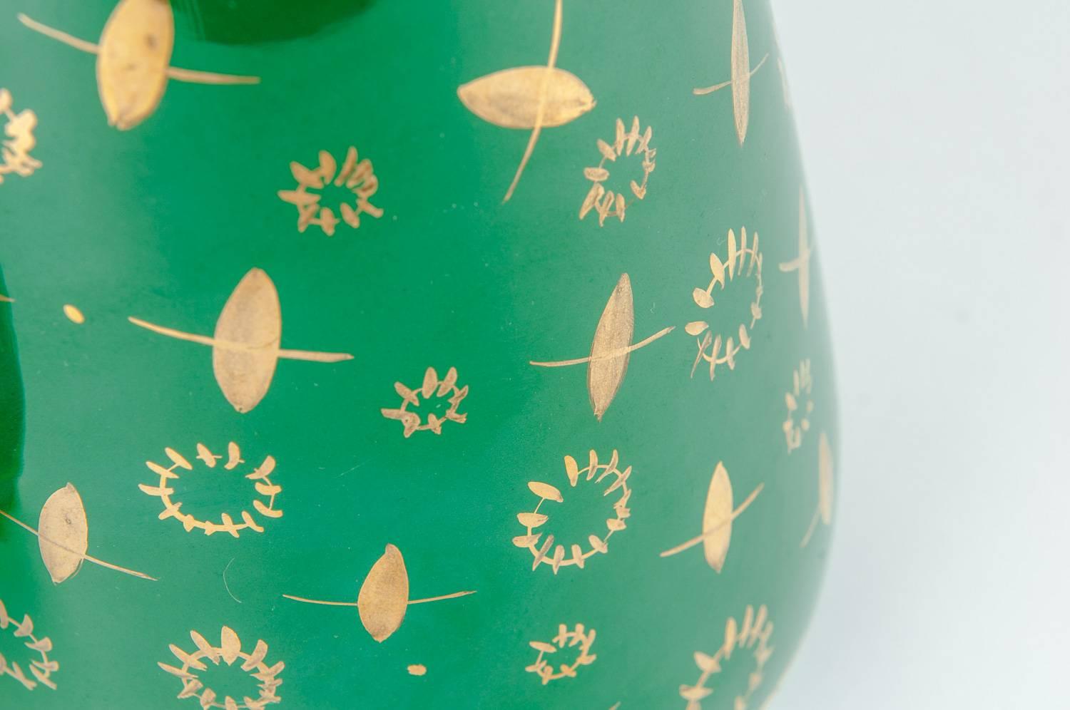 Milieu du XXe siècle Paire de vases décoratifs en porcelaine du milieu du XXe siècle en vente