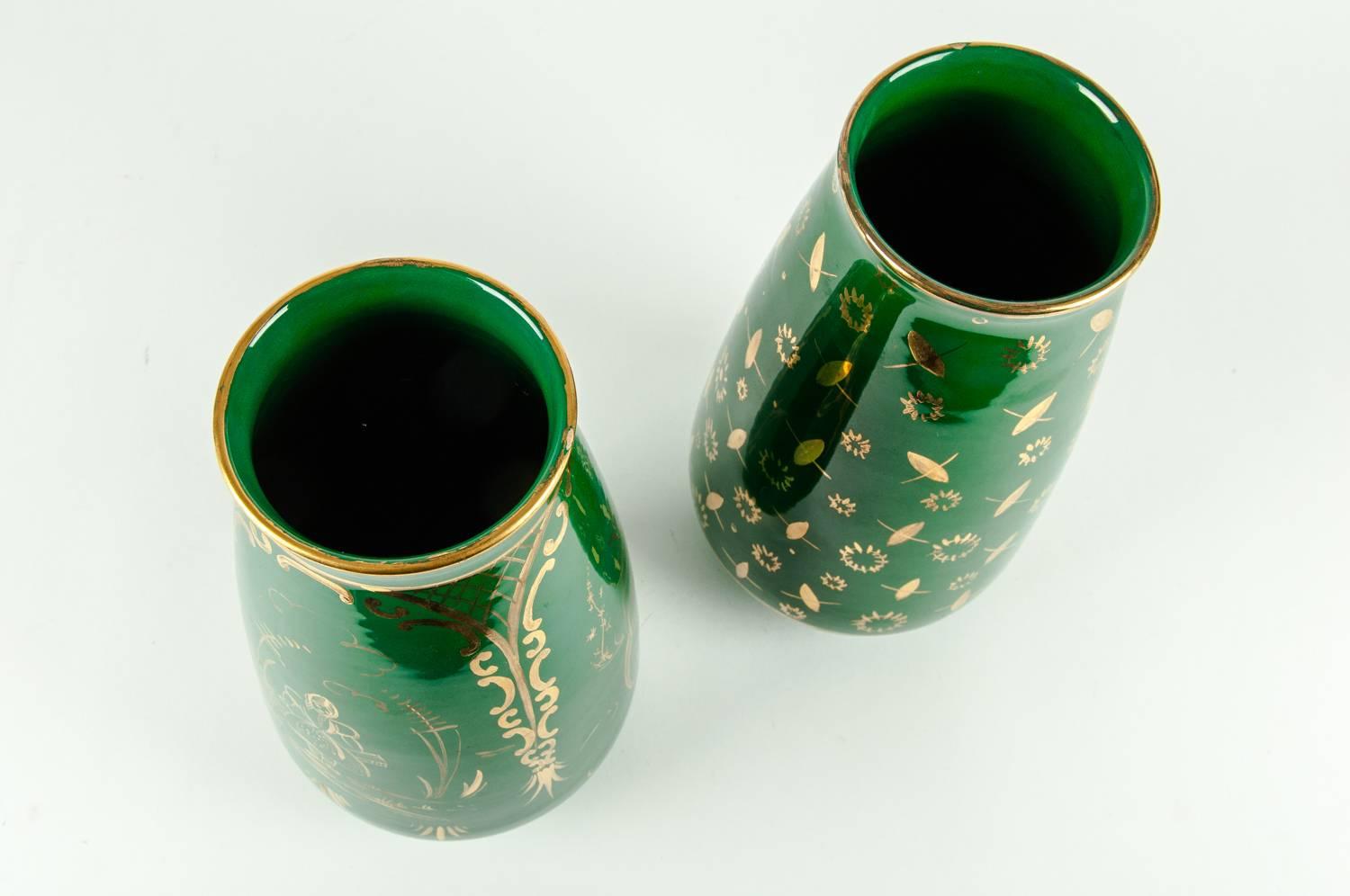 Mid-20th Century Pair of Porcelain Decorative Vases For Sale 2