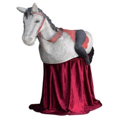 Figure de cheval de théâtre en papier mâché du milieu du 20e siècle