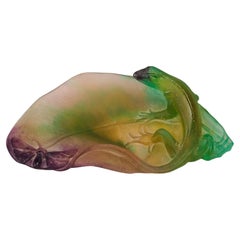 Mitte des 20. Jahrhunderts Pate de Verre Glas "Eidechse und Schmetterling Vide Poche" von Daum