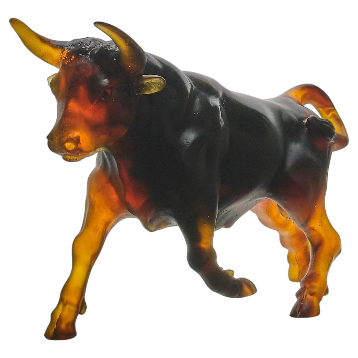 Scultura in vetro Pate de Verre della metà del XX secolo intitolata "Taureau" di Daum