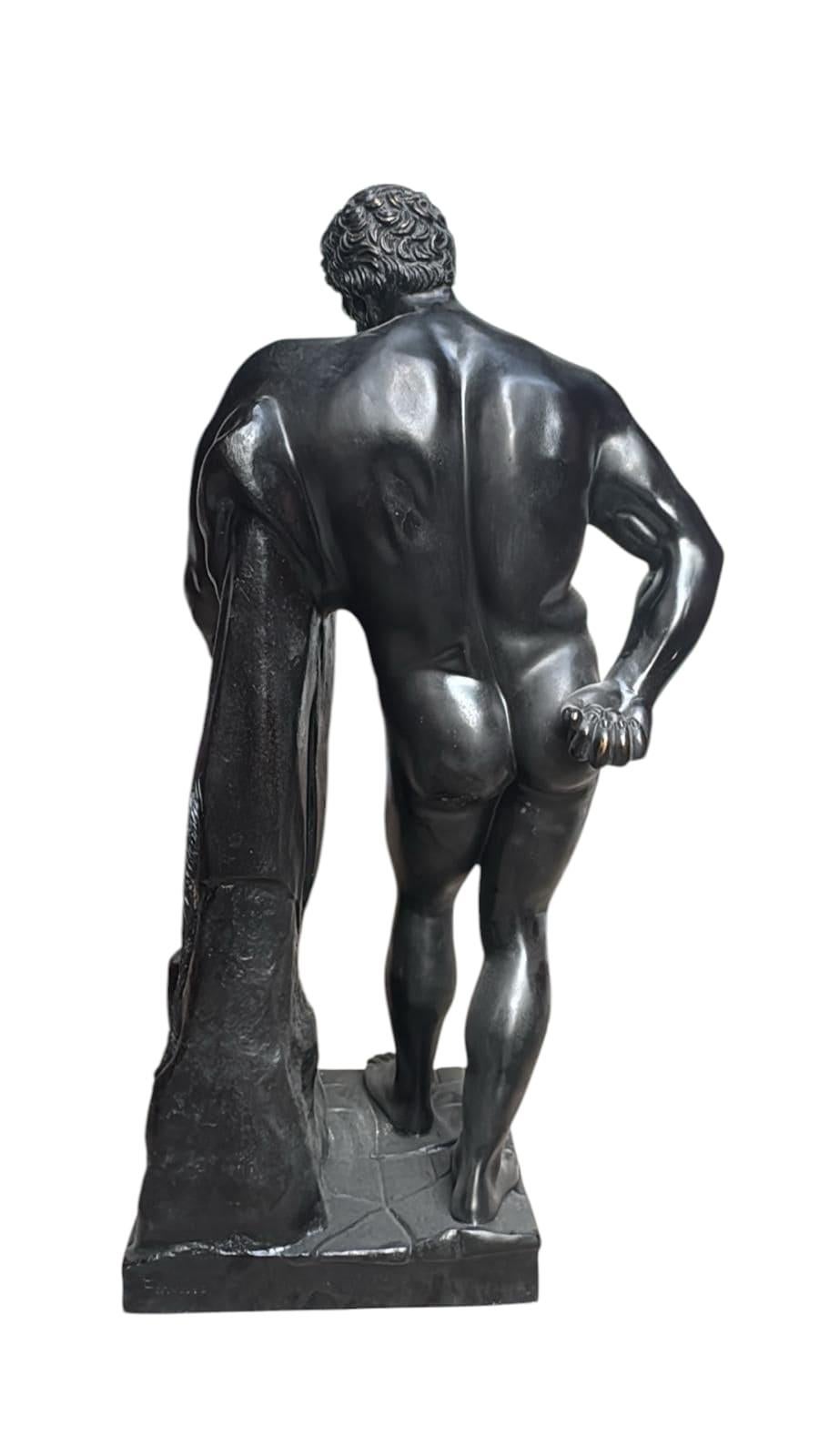 Scultura di Ercole in bronzo patinato della metà del XX secolo - Anni '50 In condizioni buone in vendita a Madrid, ES