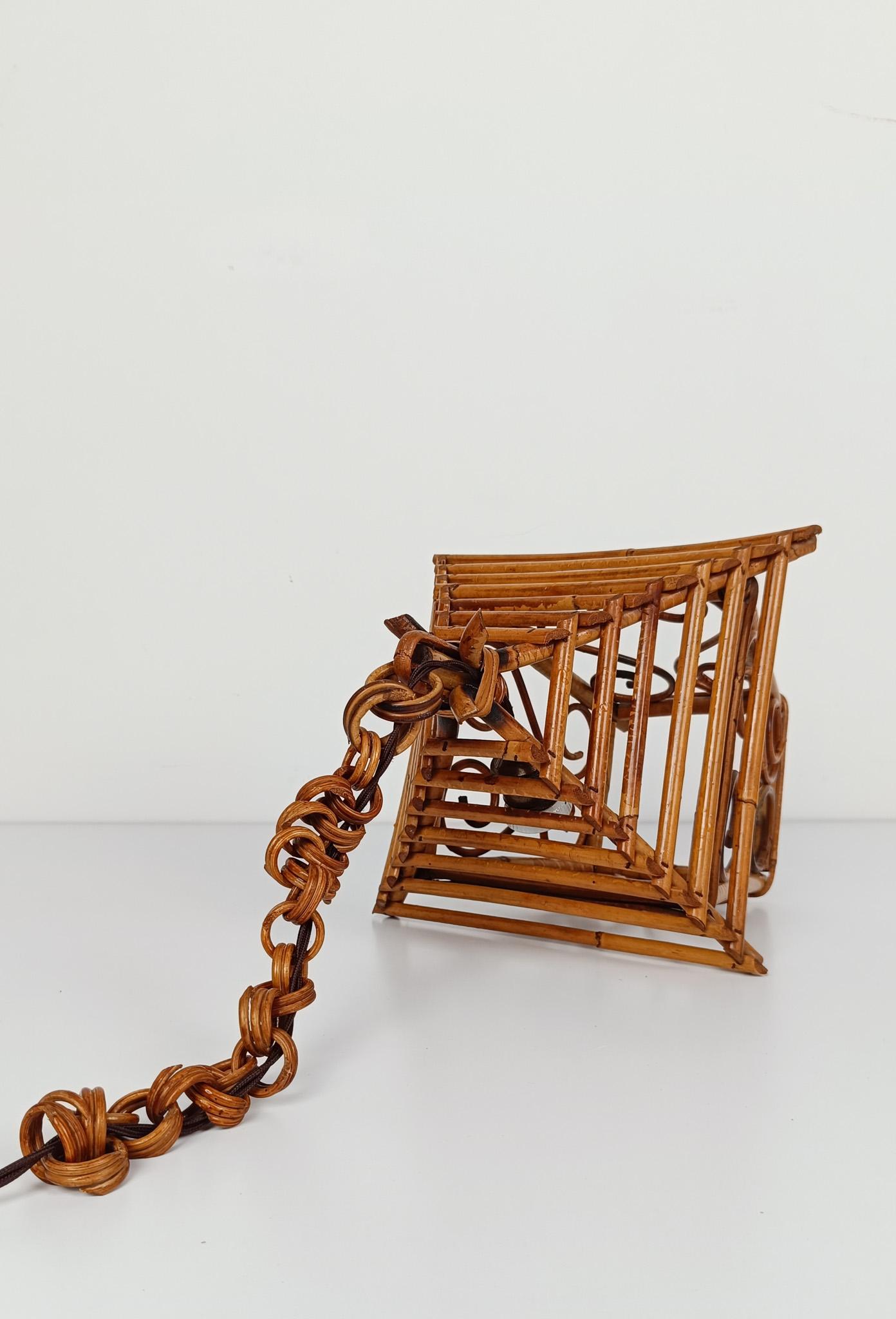 Lanterna a sospensione della metà del XX secolo realizzata a mano in canna di bambù e rattan, anni '60 in vendita 14