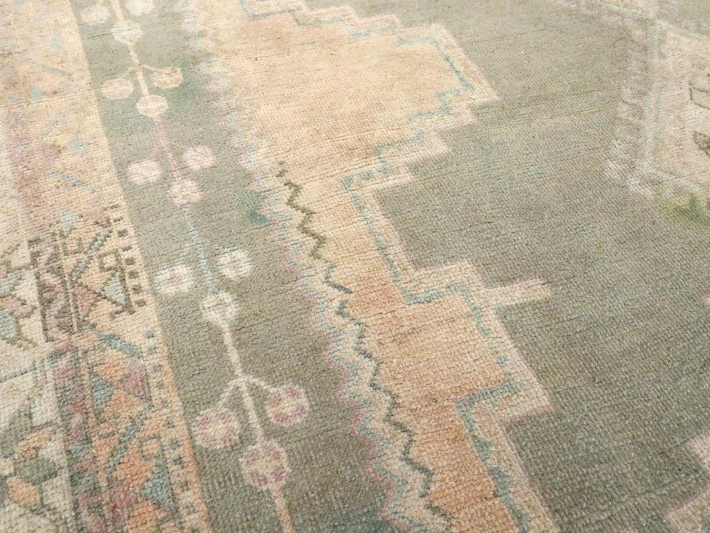 Tribale Mid-20th Century Persian Afshar Accent Rug in vendita