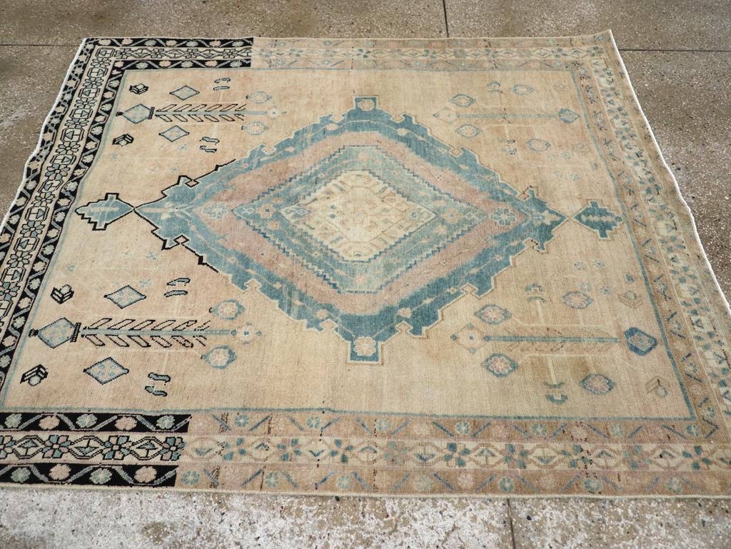 Alfombra de acento persa Afshar de mediados del siglo XX Persa en venta