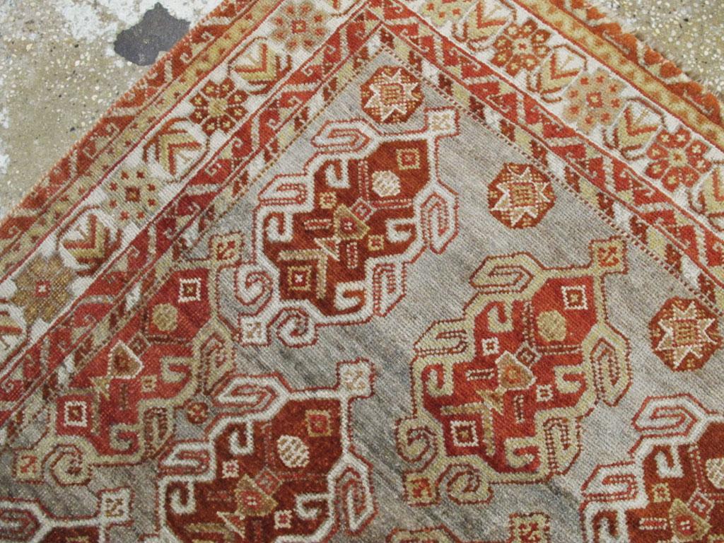 Perse Tapis persan Afshar d'accentuation du milieu du 20e siècle en vente