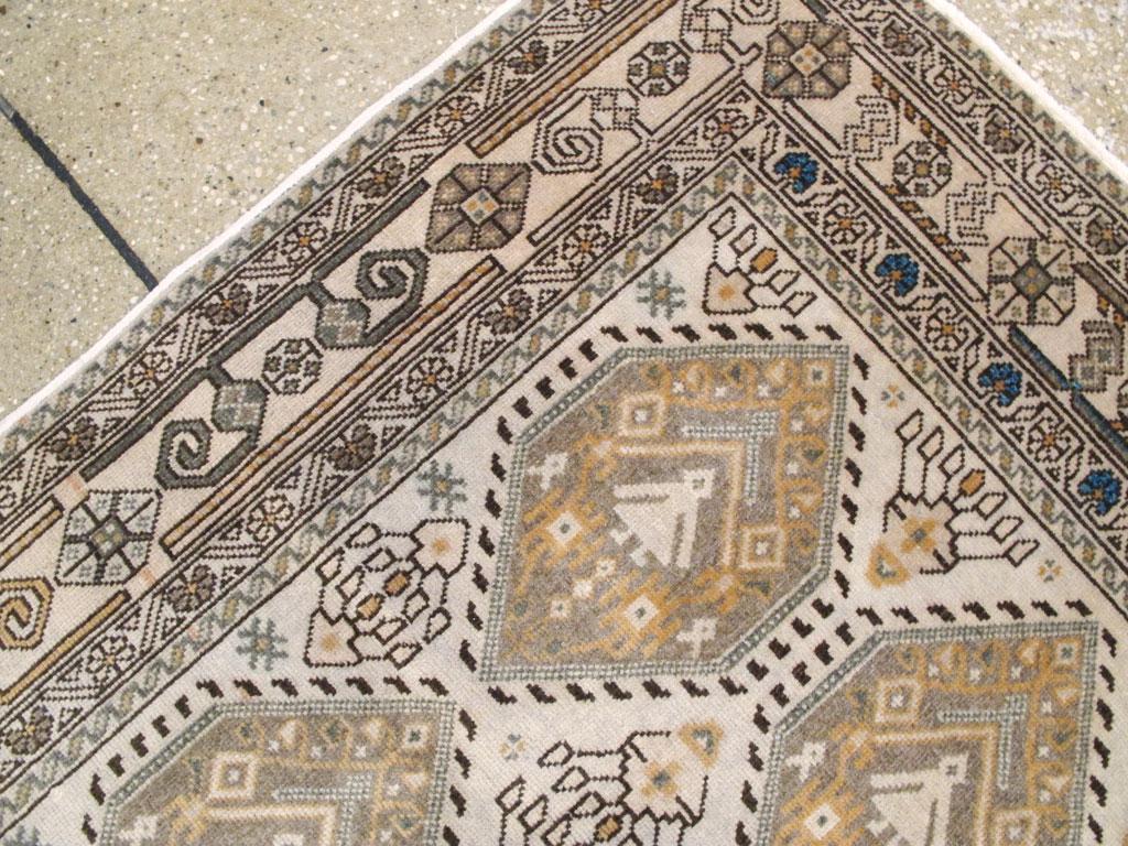 Noué à la main Tapis persan Afshar d'accentuation du milieu du 20e siècle en vente