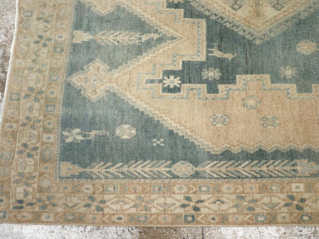 Annodato a mano Tappeto da salotto persiano Afshar della metà del XX secolo in vendita