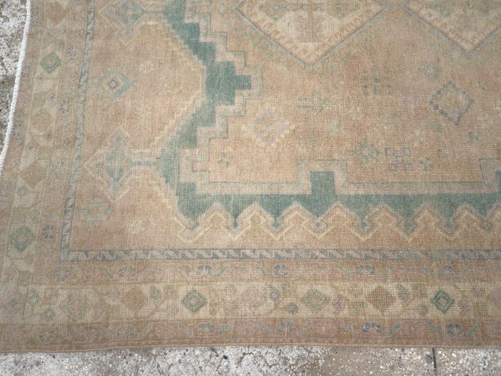 Noué à la main Tapis persan Afshar d'accentuation du milieu du 20e siècle en vente
