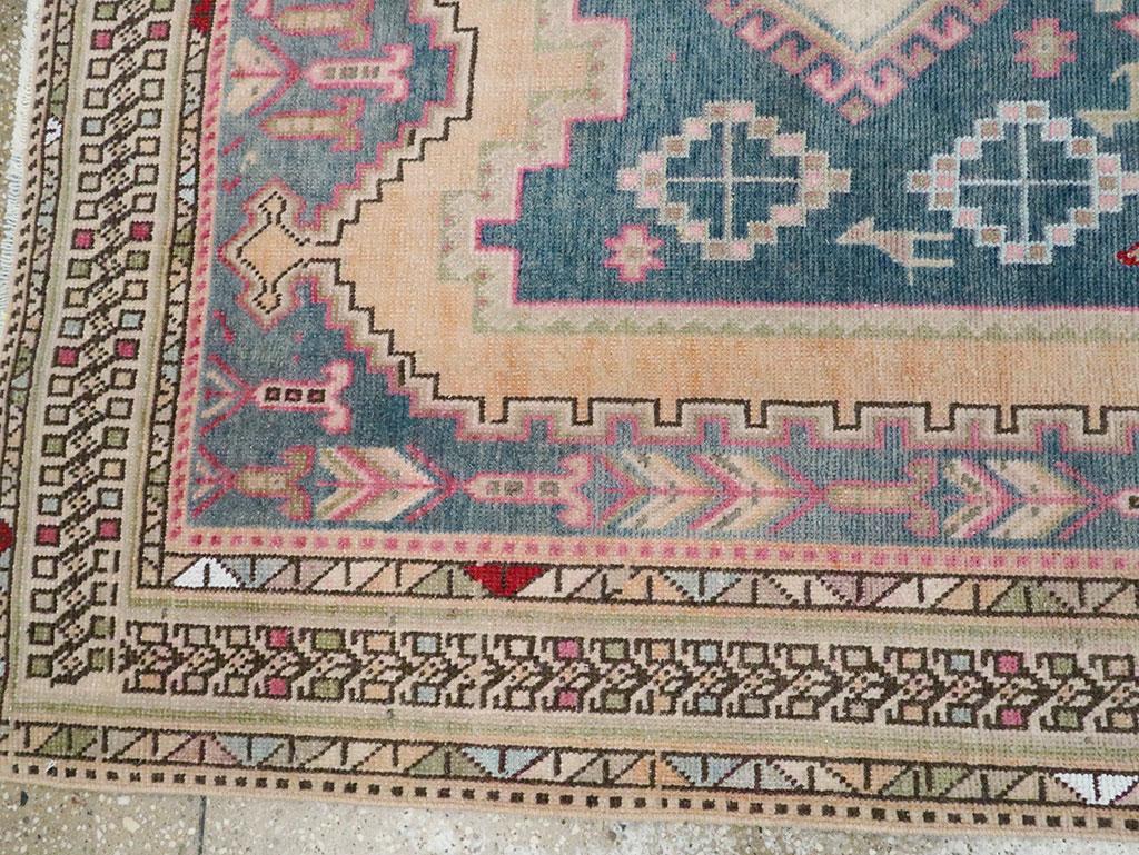 Annodato a mano Mid-20th Century Persian Afshar Accent Rug in vendita