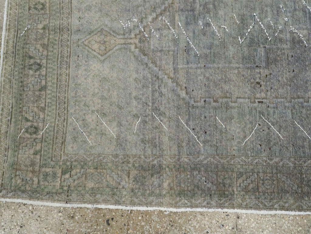 Mid-20th Century Persian Afshar Accent Rug Anudado a mano en venta
