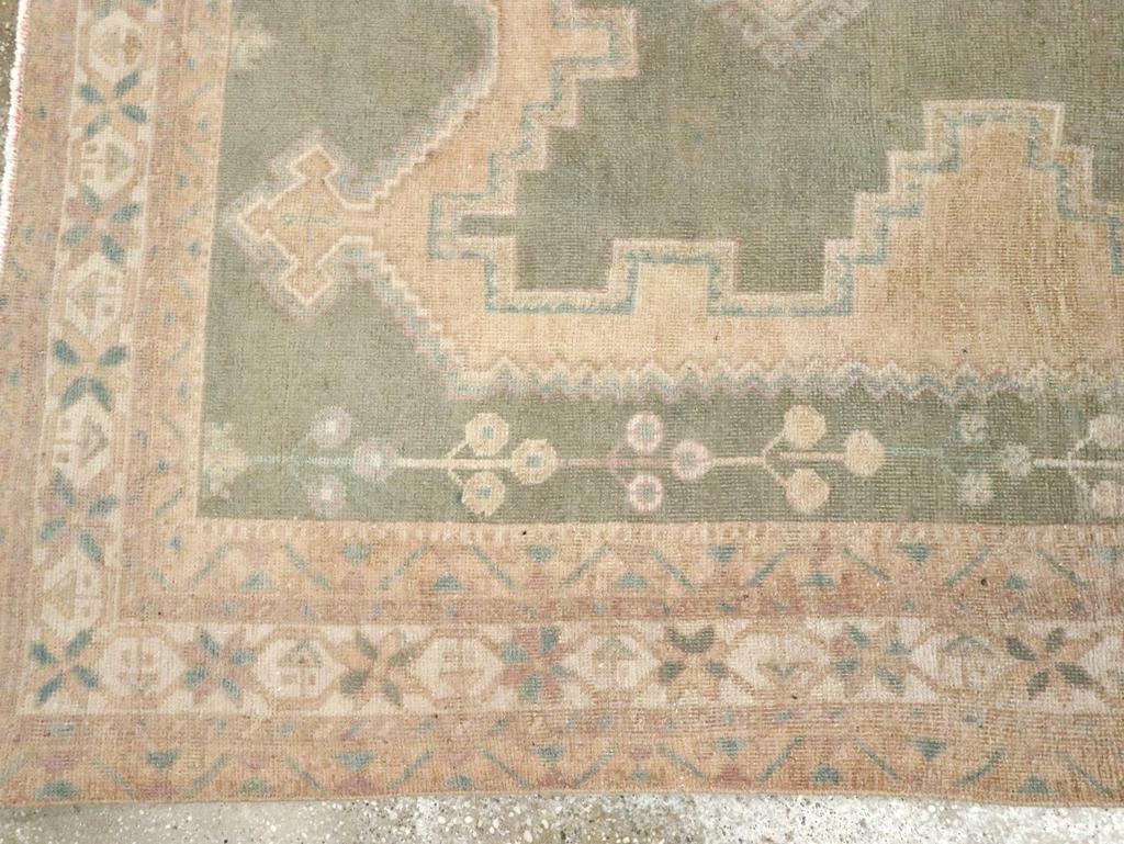 Annodato a mano Mid-20th Century Persian Afshar Accent Rug in vendita