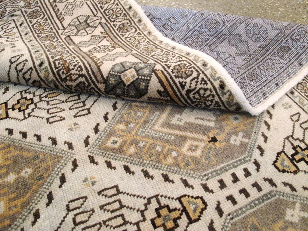 Tapis persan Afshar d'accentuation du milieu du 20e siècle Excellent état - En vente à New York, NY