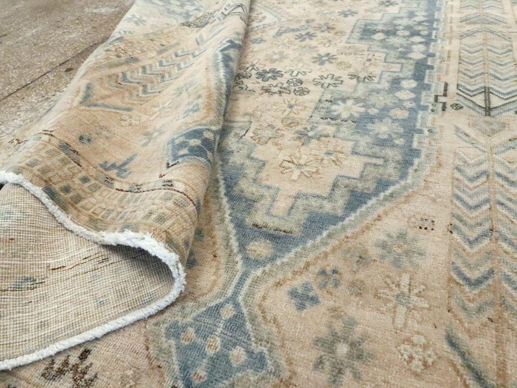 Alfombra de acento persa Afshar de mediados del siglo XX en Excelente estado para la venta en New York, NY