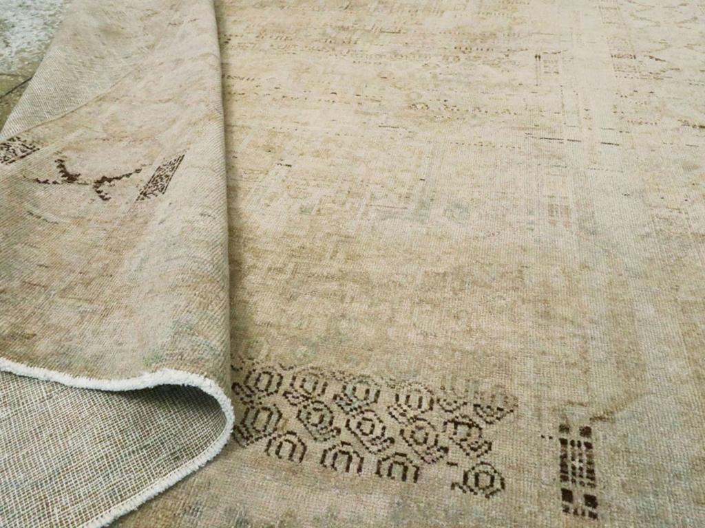 Alfombra de acento persa Afshar de mediados del siglo XX en Excelente estado para la venta en New York, NY