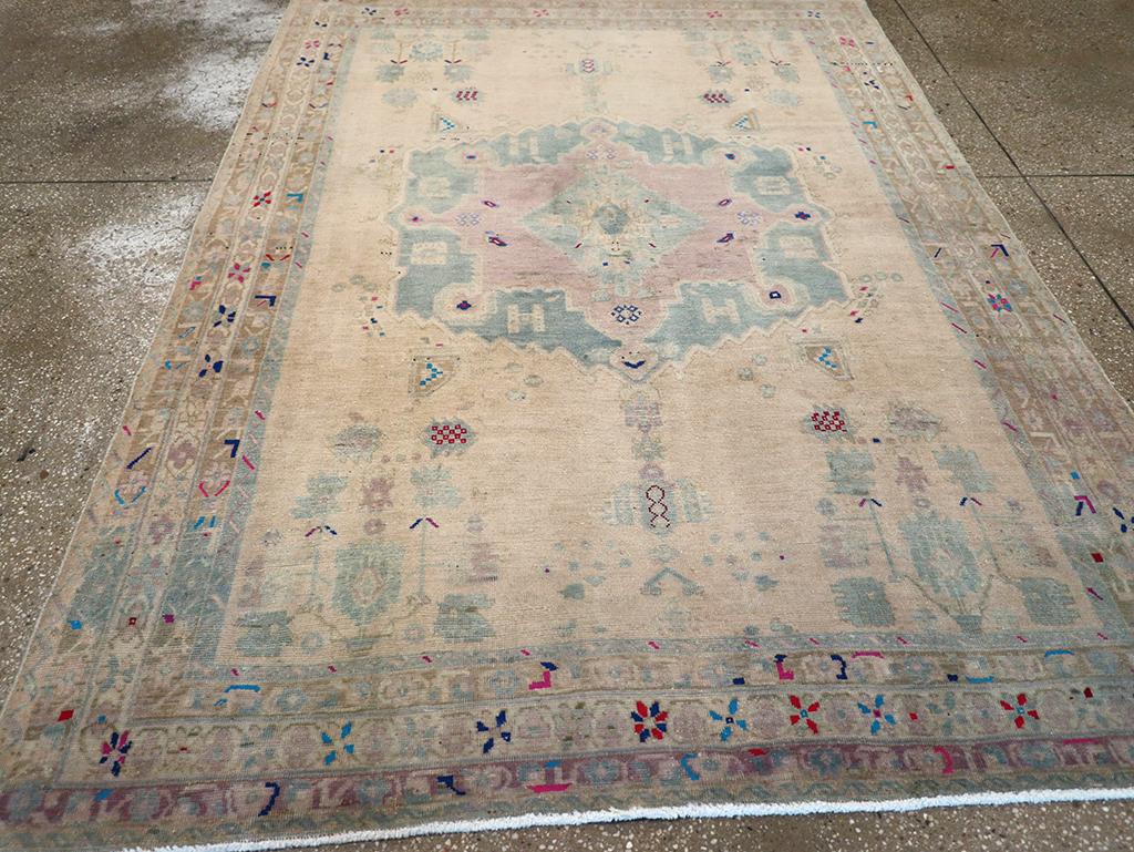 Alfombra de acento persa Afshar de mediados del siglo XX en Excelente estado para la venta en New York, NY