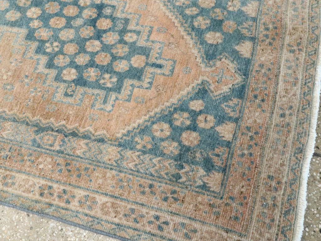 Tapis persan Afshar d'accentuation du milieu du 20e siècle Excellent état - En vente à New York, NY