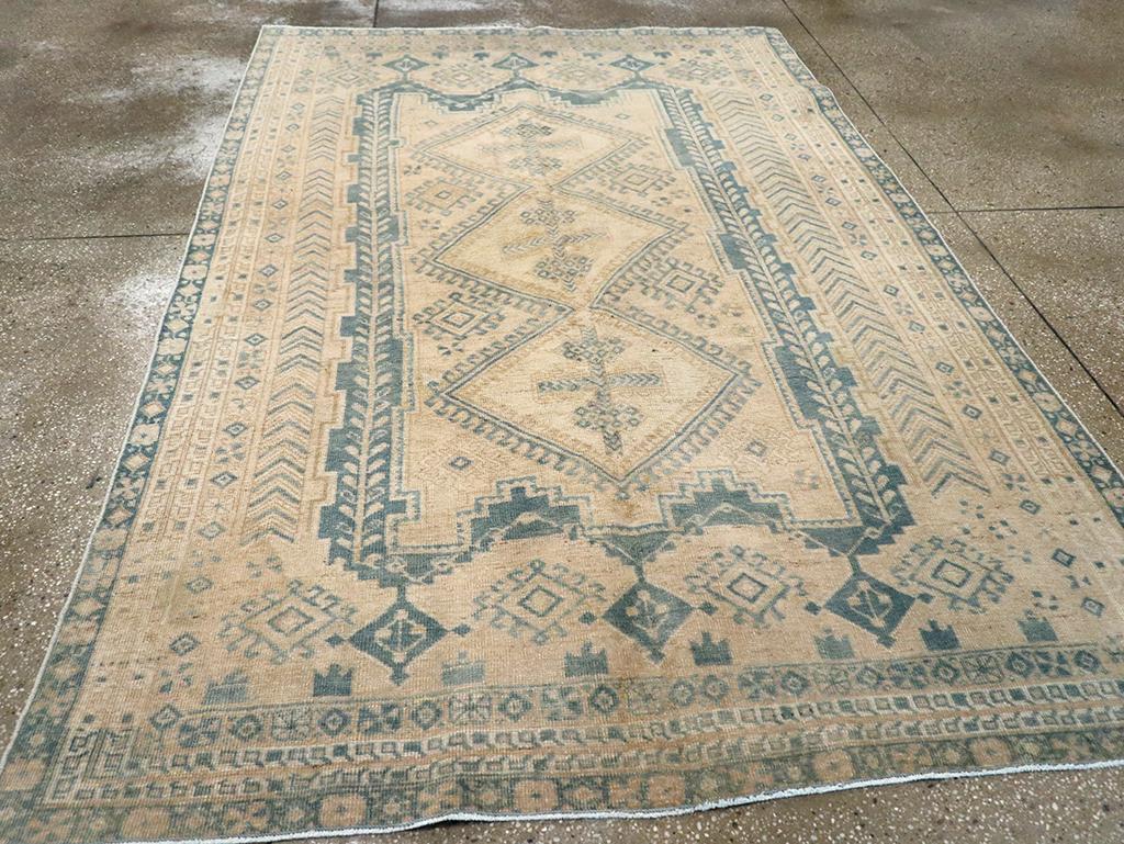 Alfombra de acento persa Afshar de mediados del siglo XX en Excelente estado para la venta en New York, NY