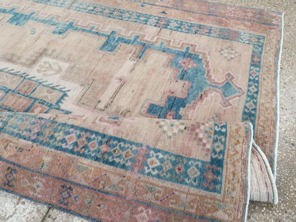 Mid-20th Century Persian Afshar Accent Rug siglo XX en venta
