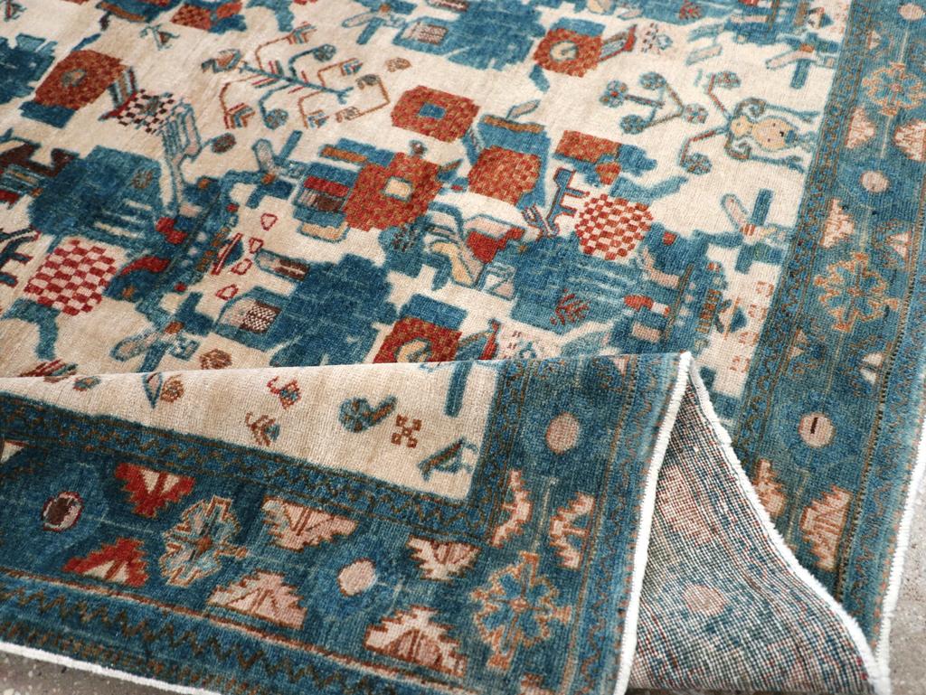 Mid-20th Century Persian Afshar Accent Rug siglo XX en venta