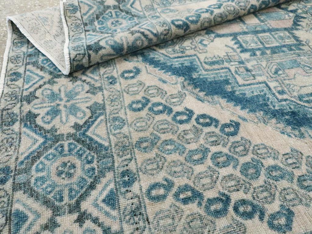 Mid-20th Century Persian Afshar Accent Rug siglo XX en venta