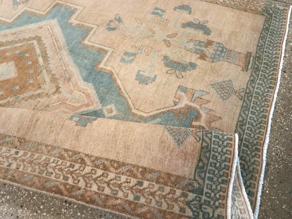 Mid-20th Century Persian Afshar Accent Rug (20. Jahrhundert) im Angebot