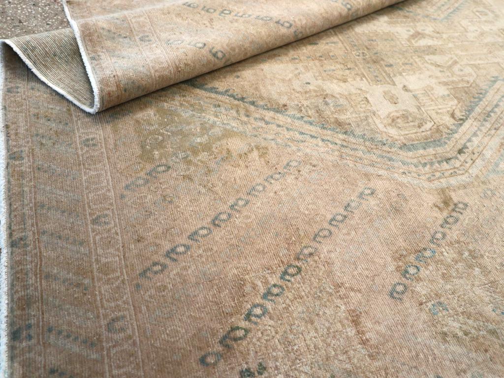 Alfombra de acento persa Afshar de mediados del siglo XX en venta 1