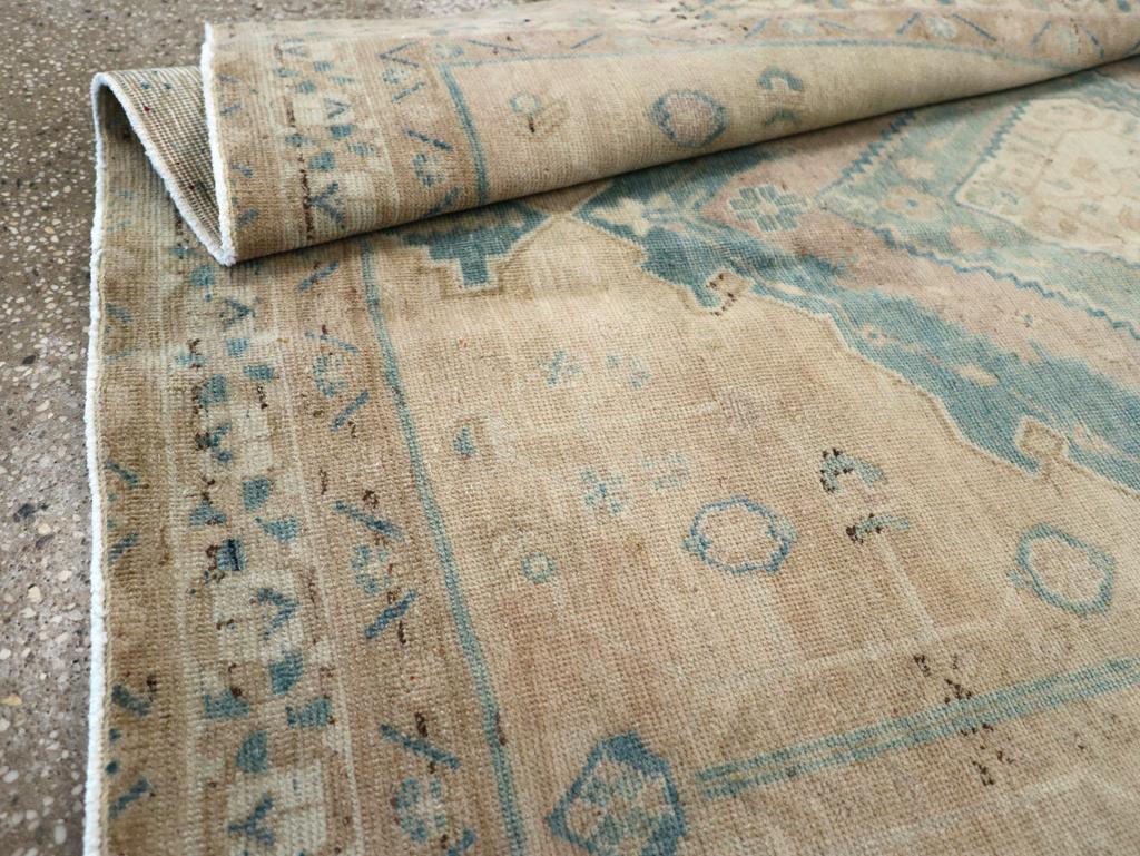 Alfombra de acento persa Afshar de mediados del siglo XX en venta 1