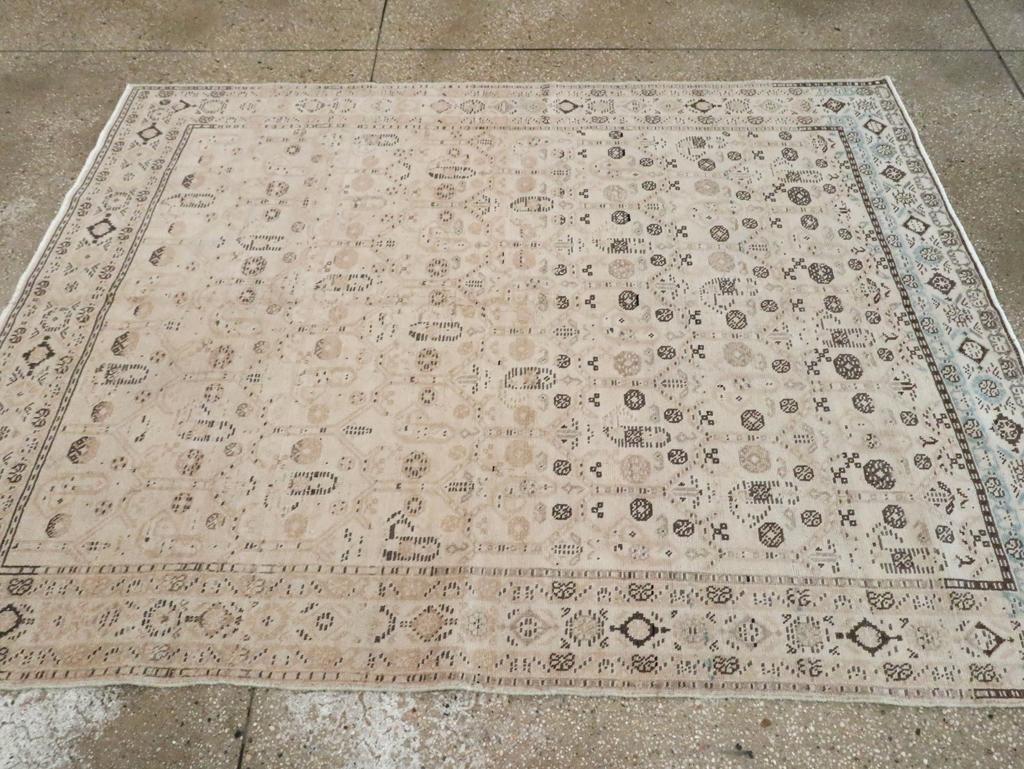 Tappeto da salotto persiano Afshar della metà del XX secolo in vendita 1