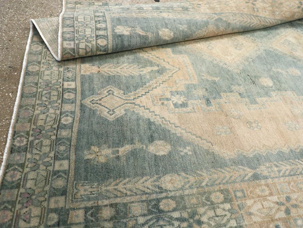 Tappeto da salotto persiano Afshar della metà del XX secolo in vendita 1