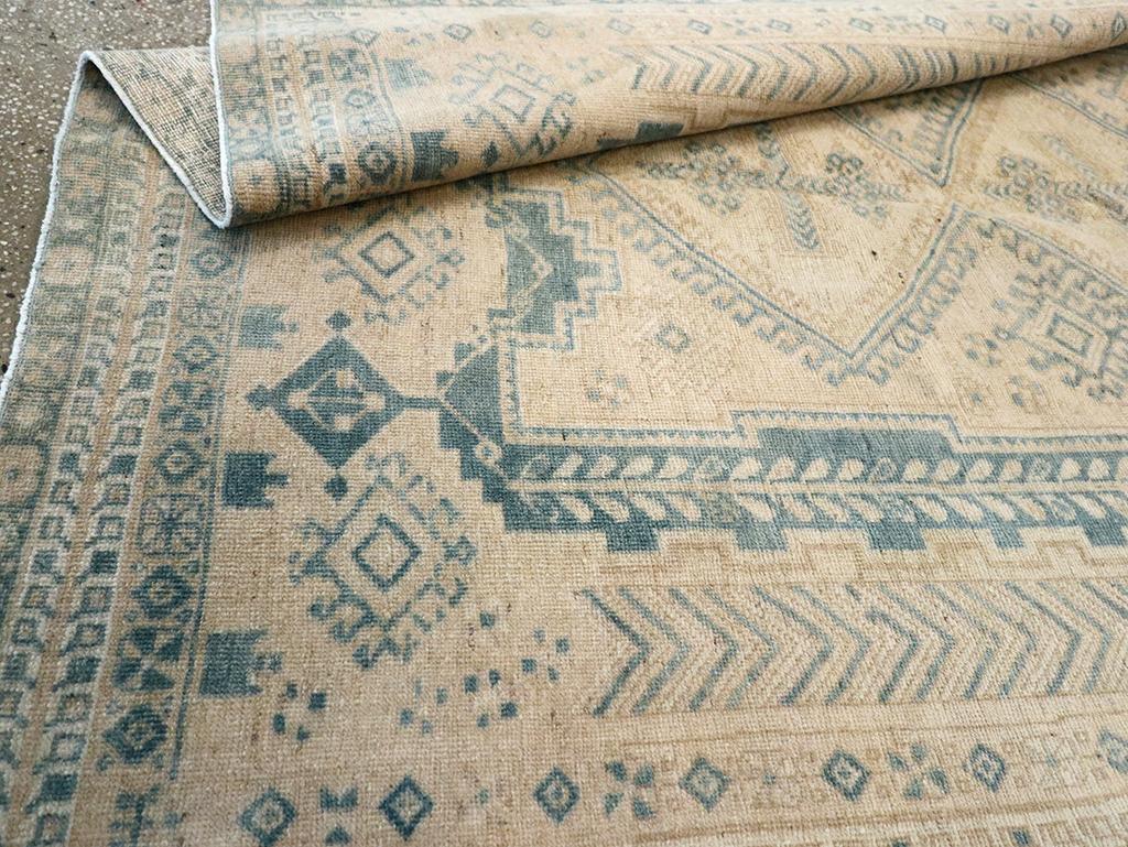 Alfombra de acento persa Afshar de mediados del siglo XX en venta 1