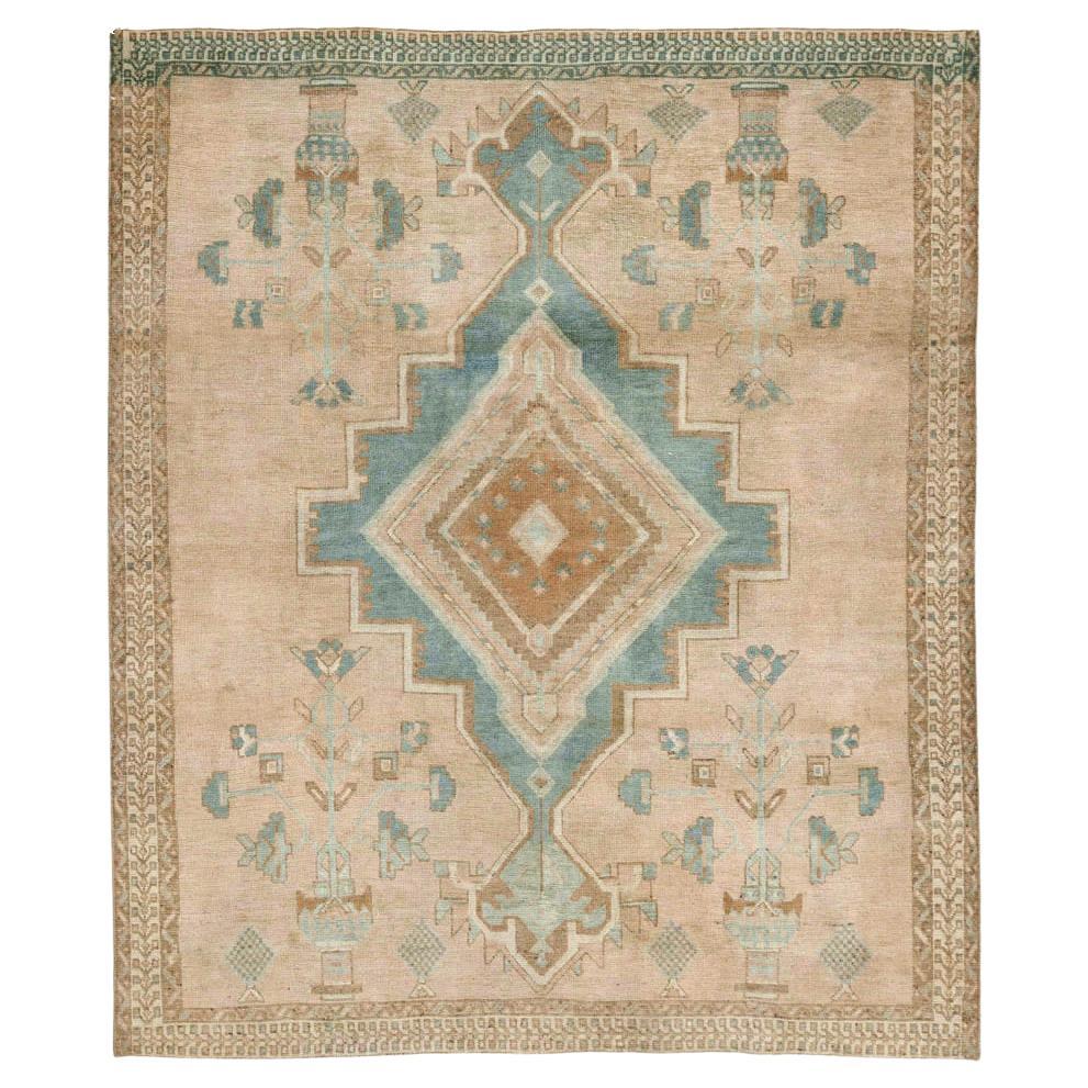 Mid-20th Century Persian Afshar Accent Rug im Angebot