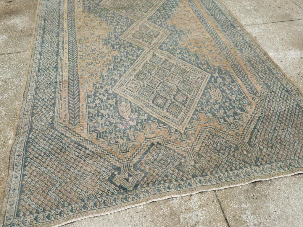 Alfombra de acento tribal persa Afshar de mediados del siglo XX en Bastante bueno estado para la venta en New York, NY