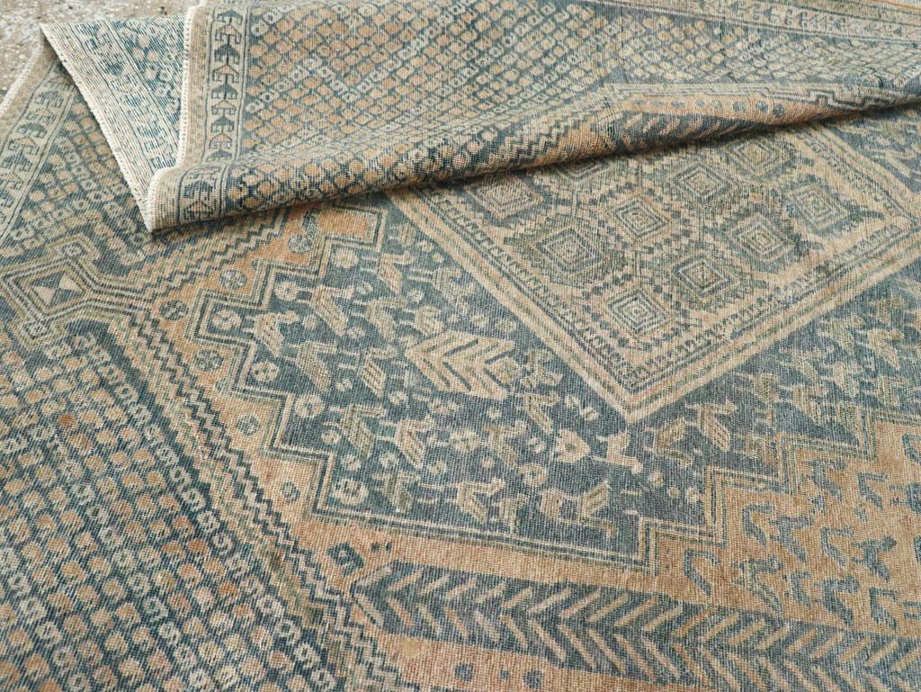 Alfombra de acento tribal persa Afshar de mediados del siglo XX en venta 1