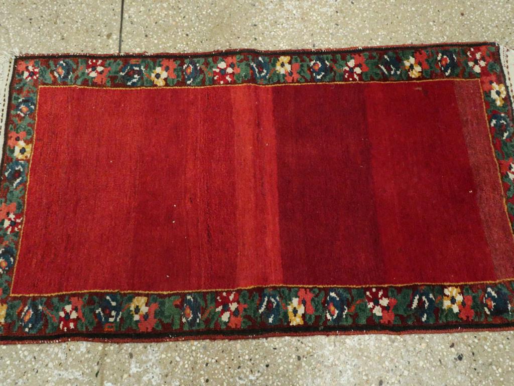 Tappeto da lancio persiano Bakhtiari della metà del XX secolo In condizioni ottime in vendita a New York, NY