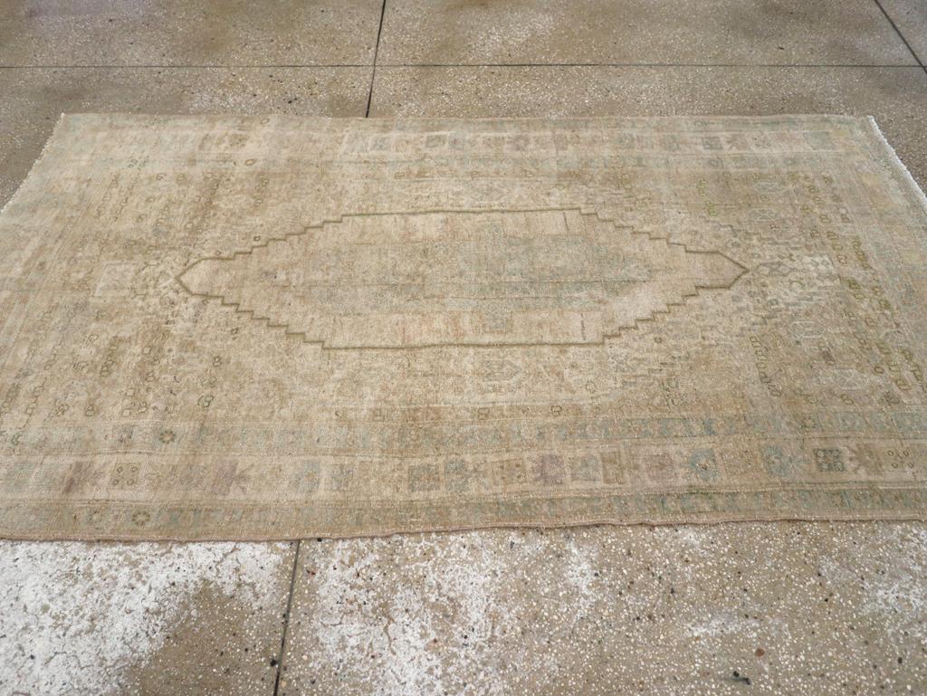 Perse Tapis d'appoint persan Bidjar du milieu du 20e siècle en vente