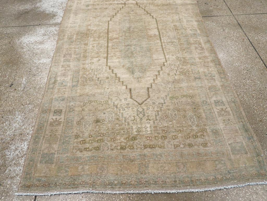 Tapis d'appoint persan Bidjar du milieu du 20e siècle Excellent état - En vente à New York, NY