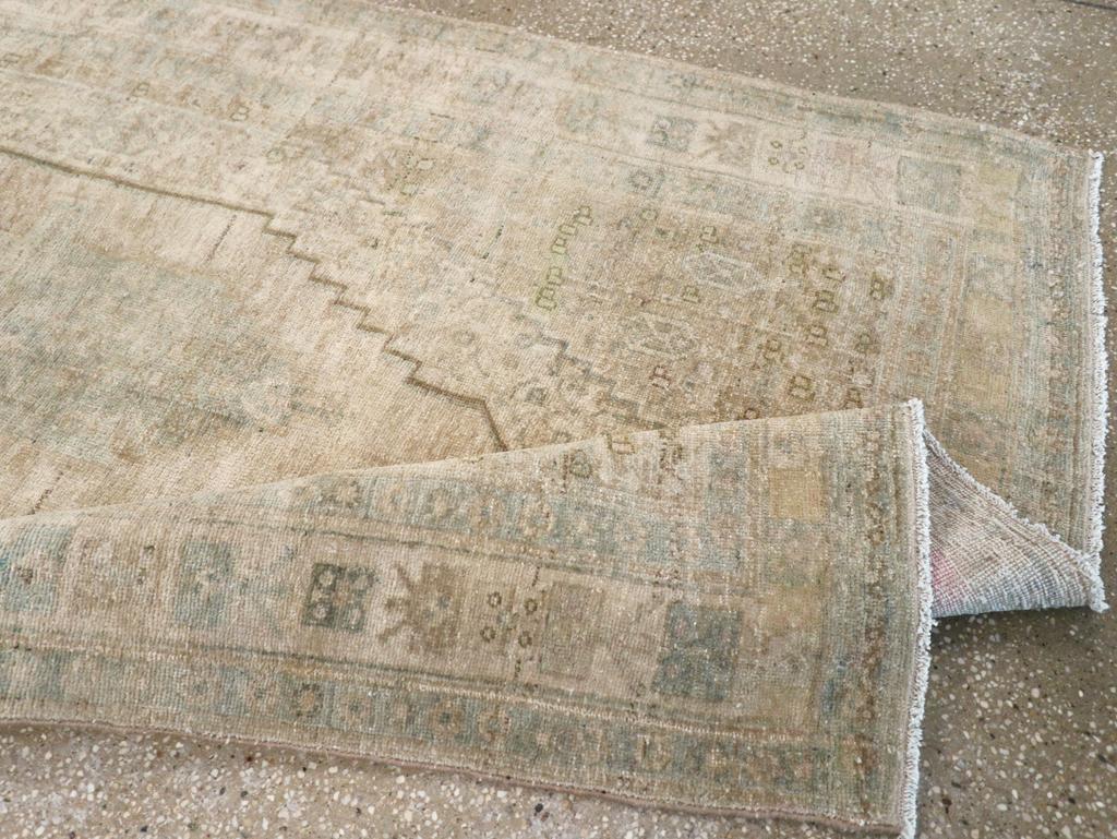 20ième siècle Tapis d'appoint persan Bidjar du milieu du 20e siècle en vente