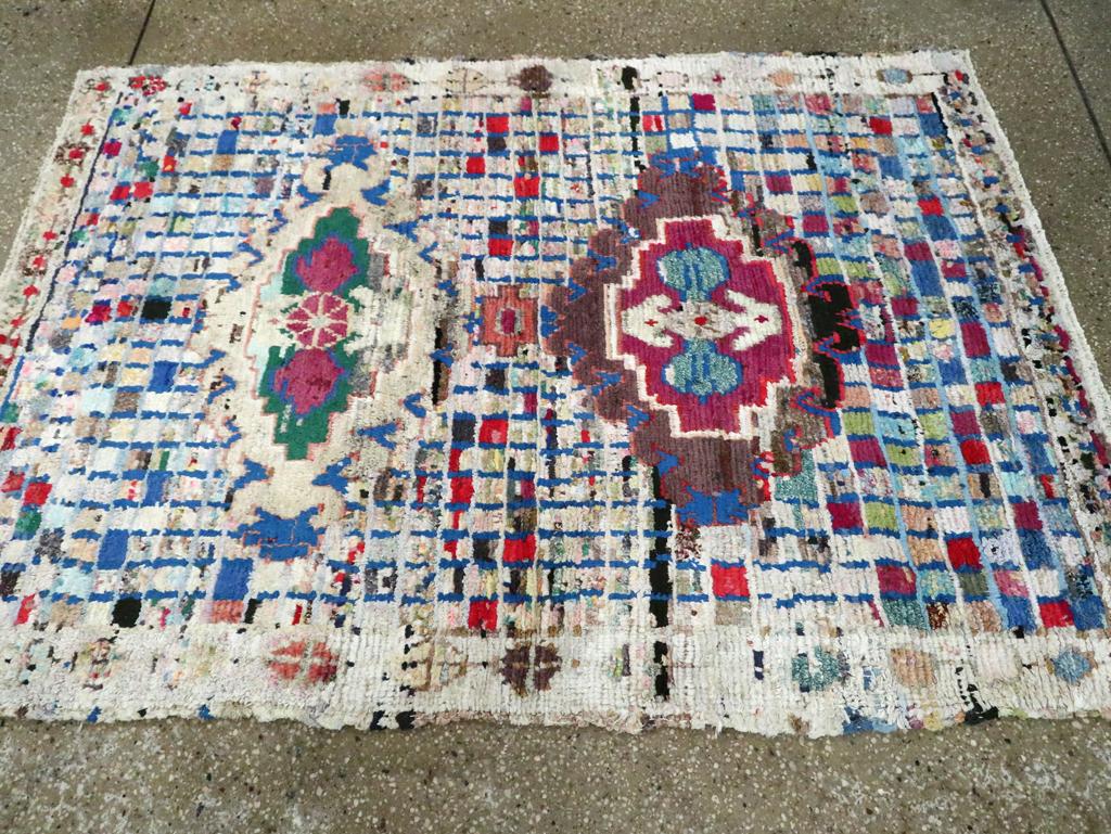 Annodato a mano Tappeto da lancio in cotone persiano Hamadan della metà del XX secolo in vendita