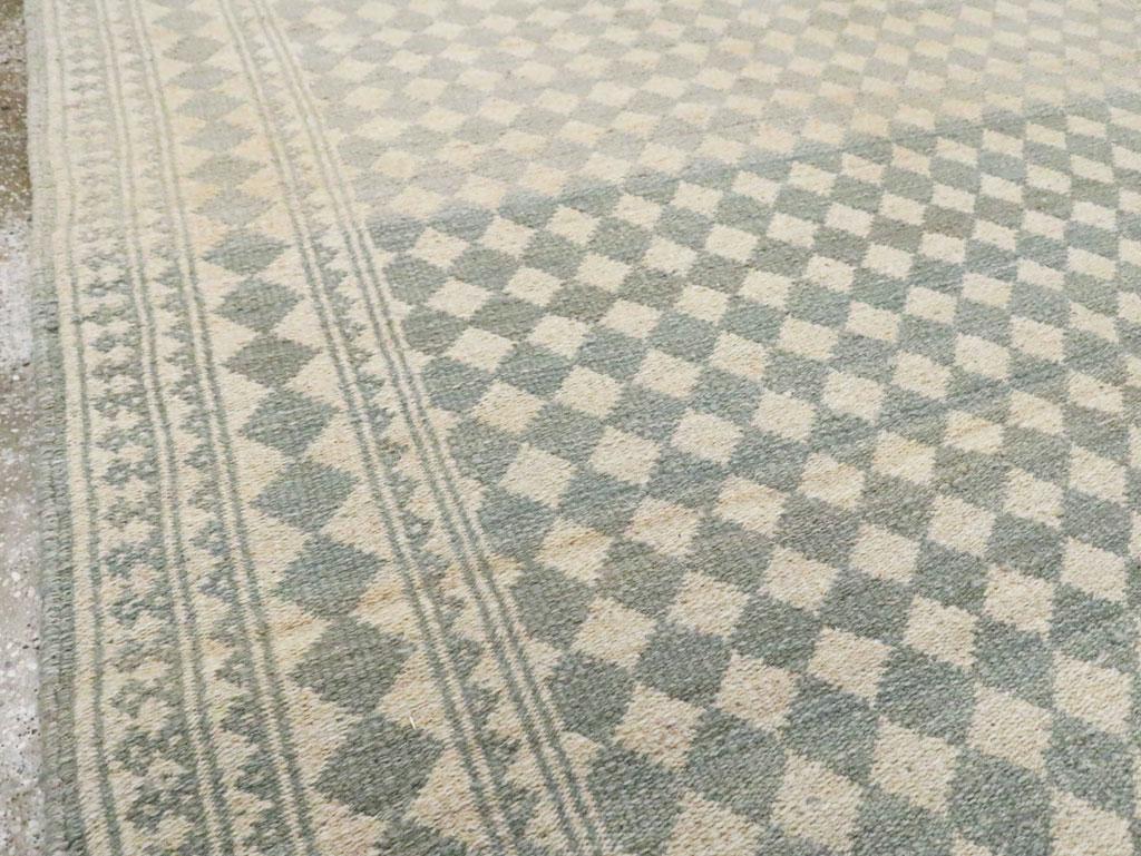 Mitte des 20. Jahrhunderts Persischer Flachgewebe-Kilim-Akzentteppich (Kelim) im Angebot