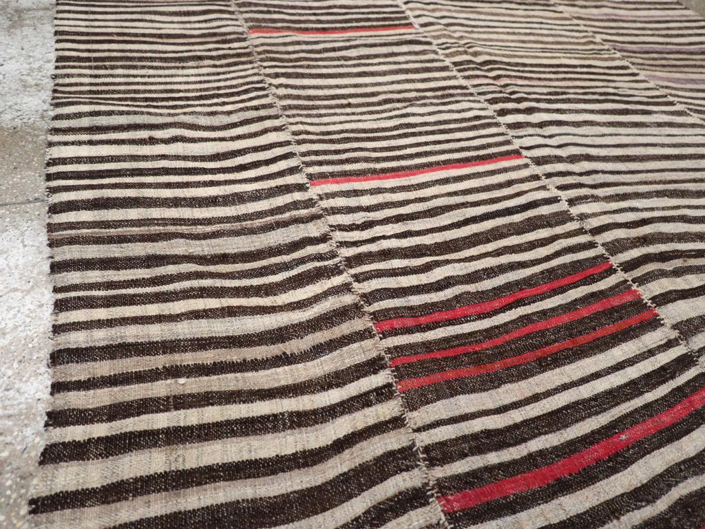 Mitte des 20. Jahrhunderts Persischer Flachgewebe-Kilim-Akzentteppich (Kelim) im Angebot