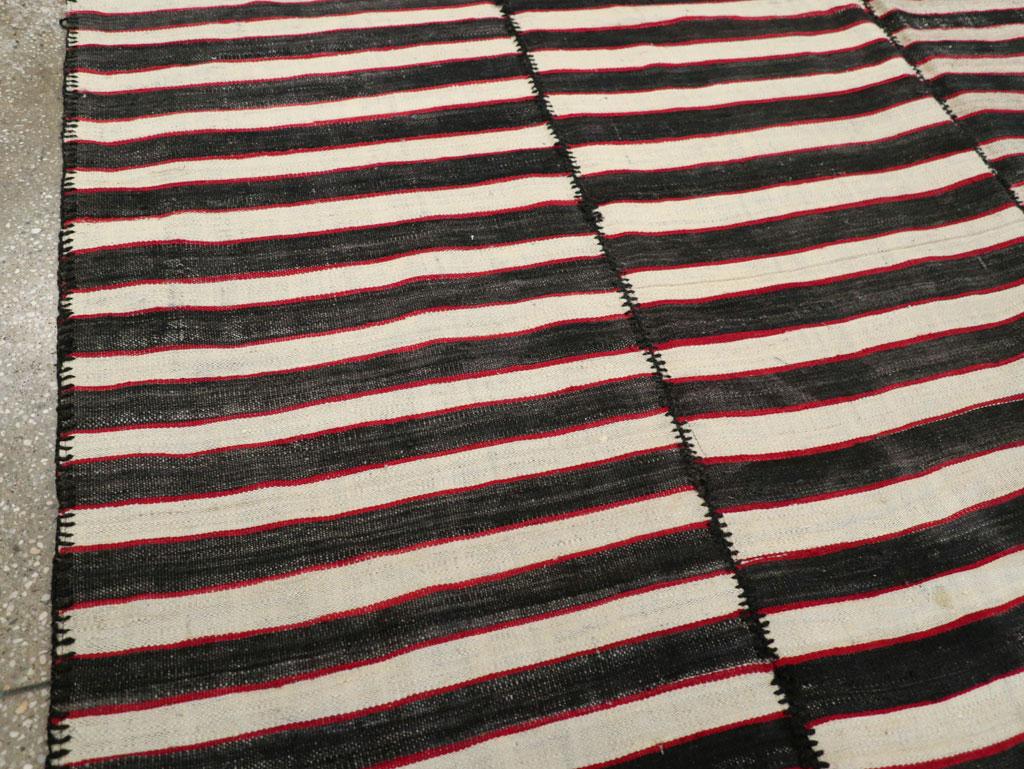 Mitte des 20. Jahrhunderts Persischer Flachgewebe-Kilim-Akzentteppich (Kelim) im Angebot
