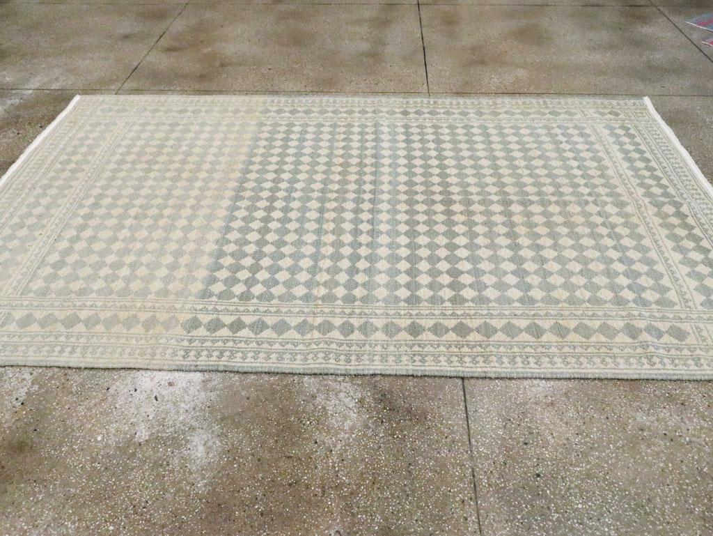 Mitte des 20. Jahrhunderts Persischer Flachgewebe-Kilim-Akzentteppich (Handgewebt) im Angebot