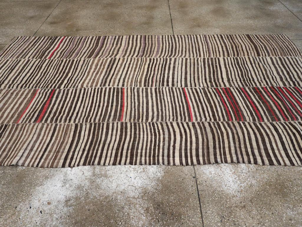 Mitte des 20. Jahrhunderts Persischer Flachgewebe-Kilim-Akzentteppich (Handgewebt) im Angebot