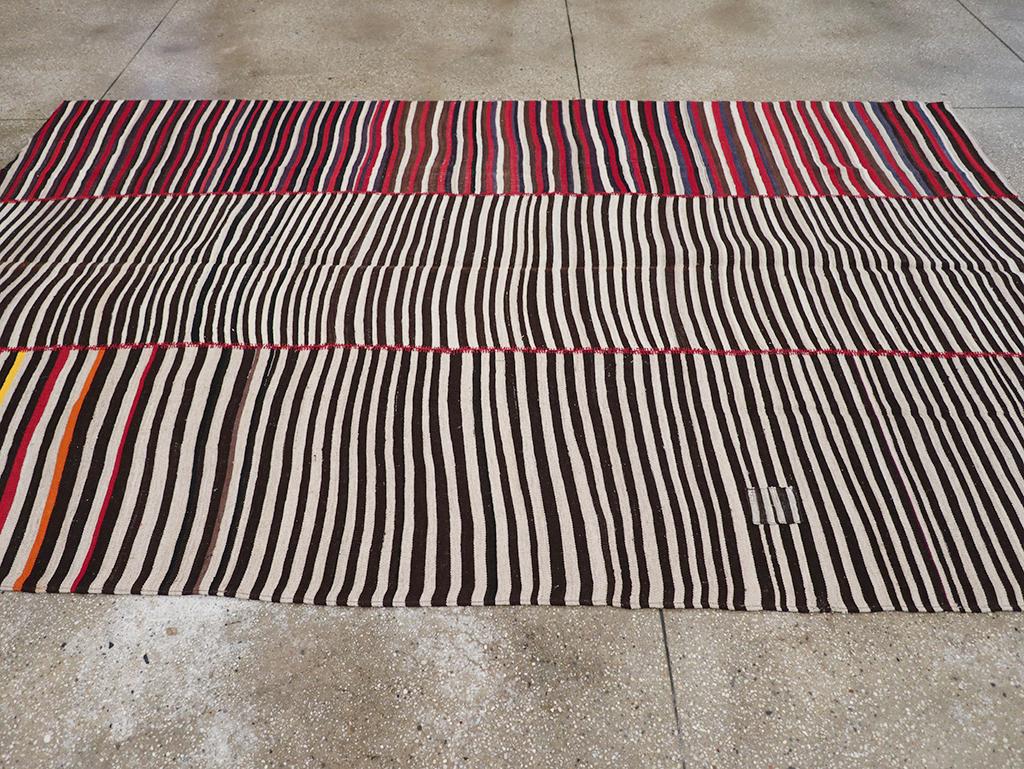 Mitte des 20. Jahrhunderts Persischer Flachgewebe-Kilim-Akzentteppich (Handgewebt) im Angebot