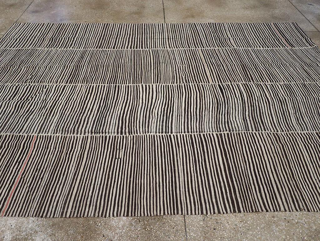 Mitte des 20. Jahrhunderts Persischer Flachgewebe-Kilim-Akzentteppich (Handgewebt) im Angebot